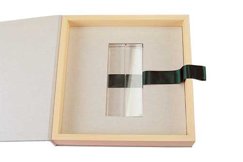 With print holder aperture